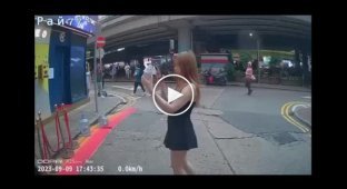 Police chase interrupts selfie of young nymphet in Hong Kong