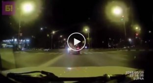 Мотоциклист не проскочил на красный в Белгороде