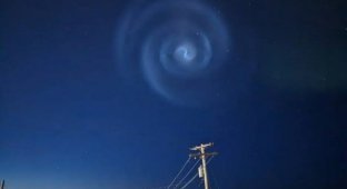 Due to Elon Musk, an unusual phenomenon formed in the sky - a spiral (2 photos)