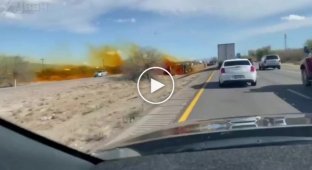 Nitric acid truck overturns in Arizona