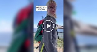 Дівчина переїхала в вежу в глушині і заробляє 4000 доларів на місяць