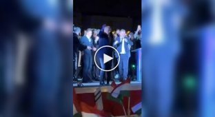 Задорный танец венгерского чиновника