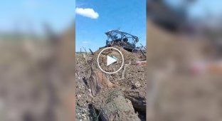 A Russian filmed the aftermath of an unsuccessful assault: Here is our tank, knocked out, the crew escaped