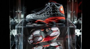 Michael Jordan sneakers sold for a record amount at auction (2 photos)