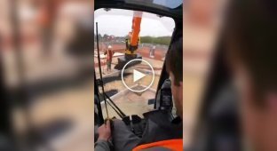 Jeweler-Machinist: Filigree Work with a Multi-Ton Ladle