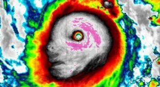 The network discusses the "face" of Hurricane Milton, which resembles the sinister face of a demon (4 photos + video)