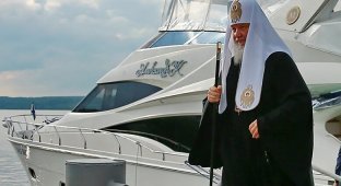 Патриарх Кирилл считает, что россиянам не стоит стремиться жить богато и благополучно (4 фото)