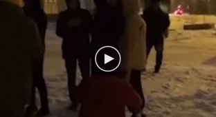 Под Екатеринбургом воспитали подростков, которые ни за что избили на улице мужчину