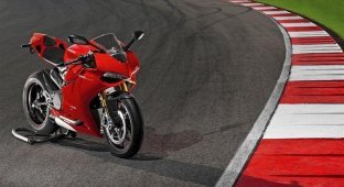 Эволюция спортивных мотоциклов Ducati (851-1199) (11 фото)