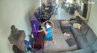 Розбив телевізор джойстиком