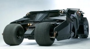 A Batmobile without permission for public roads was put up for sale for 3 million dollars (4 photos)