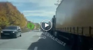 Accident in the Chernivtsi region. A drunk driver on a truck rammed a column of other trucks at full speed near the Romanian border
