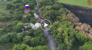 Our defenders in a tank and an infantry fighting vehicle are destroying positions and buildings occupied by the enemy in the Pokrovsky direction