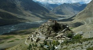 Тибетский монастырь-крепость Ки Гомпа (29 фото)