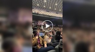 Зритель заменил клавишника на концерте