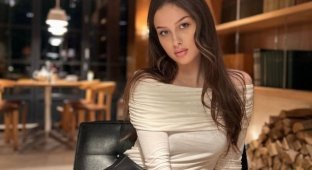 Angelina Vladis - a model who is a little different from everyone else (4 photos + video)
