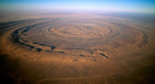 Самый загадочный объект Земли: Глаз Сахары (2 фото)