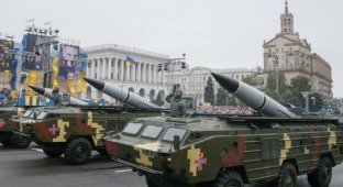 "Булаты", "Рапиры", "Гвоздики" и "Пионы": Какая техника проехала по Киеву в День Независимости