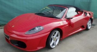Житель Лондона переделал Toyota в Ferrari и получил крупную страховую выплату за аварию (3 фото)