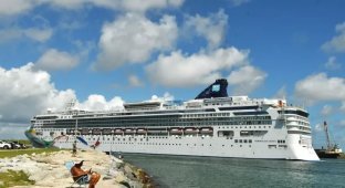 A Norwegian cruise ship was quarantined due to a suspected cholera outbreak on board (2 photos)