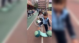 В детских садах в Китае физкультура превращена в полноценную тренировку