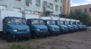 Закрывшийся завод ЗИЛ до сих пор не распродал все грузовики (4 фото)
