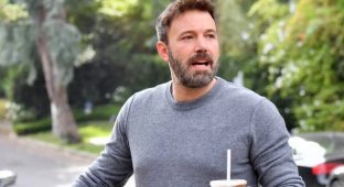 Ben Affleck changed his hairstyle after breaking up with Jennifer Lopez (4 photos)