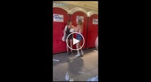 Дівчата влаштували бійку, не поділивши туалет на концерті кантрі музики
