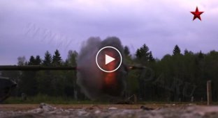 Выстрел танка Т-90 и Бтр 80а в замедленной съемке