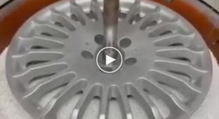 What does polishing car wheels look like?