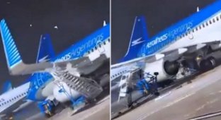 In Argentina, the wind moved the Boeing (5 photos + 1 video)