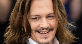 What's wrong with Johnny Depp's teeth? (3 photos)
