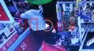В Тульской области вооруженный ножом мужчина напал на продавщицу супермаркета