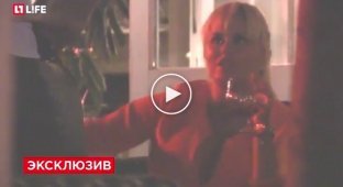 Пьяную Анну Семенович вывели с праздника под руки