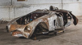 Burnt-out Ferrari sold for almost $2,000,000 (25 photos)