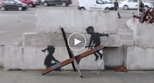Анонимный уличный художник Бэнкси опубликовал видео со своими работами в Украине
