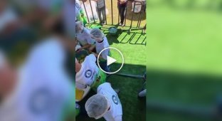 A bowl of guacamole weighing 6 tons was prepared at a Mexican festival. This is a world record