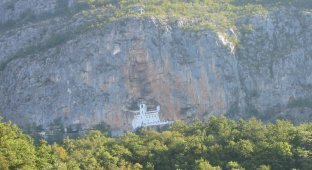 Монастырь Острог (Ostrog) в Черногории (10 фото)