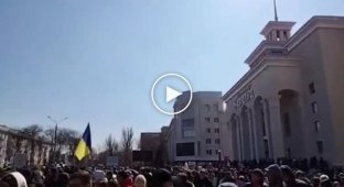 Зеленский опубликовал на своем канале протесты из оккупированного Херсона со словами благодарности