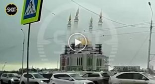 В Уфі сильний вітер зніс купол з мечеті-довгобуду