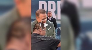 Брендан Фрейзер помог фанату сделать совместную фотографию