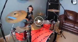 Талантливый маленький барабанщик