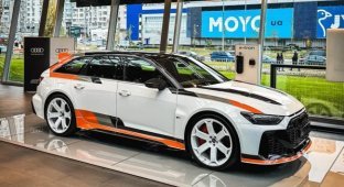 В Киев привезли самый быстрый универсал в мире (3 фото)