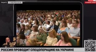 Ведущий «Соловьев Live» забыл отключить трансляцию экрана и в прямом эфире спалил себя