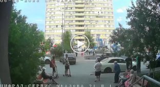 In Orenburg, teenagers got into a fight with pensioners over a bench at the entrance