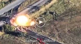 Удар РСЗО HIMARS по двум российским САУ 2С9 «Нона-С» на окраине Донецка