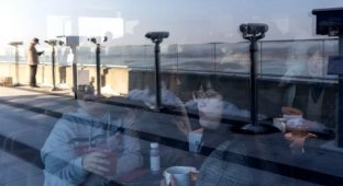 A cafe with a view of North Korea has opened in South Korea (5 photos)