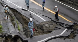 Землятрясение в Японии (14 фото)