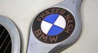 Фотоподборка логотипов старых авто (159 фото)
