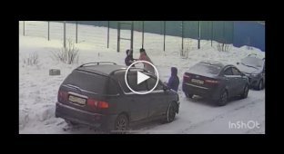 У Новосибірську жінка напала на дитину, яка образила її сина